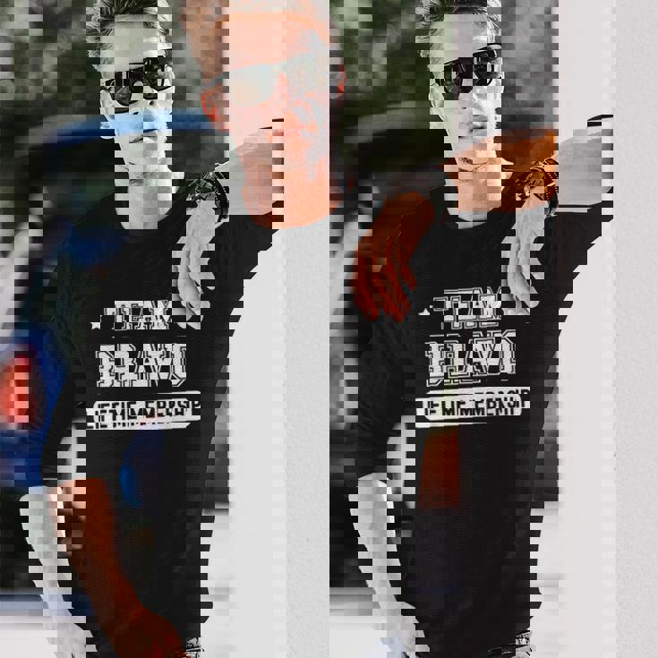 チーム ブラボ 生涯会員 面白い 家族 姓 長袖Tシャツ 彼への贈り物