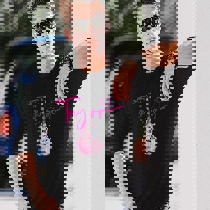 テイラーのファーストネーム 私はテイラーガールが大好きです かわいいギター 長袖Tシャツ 彼への贈り物