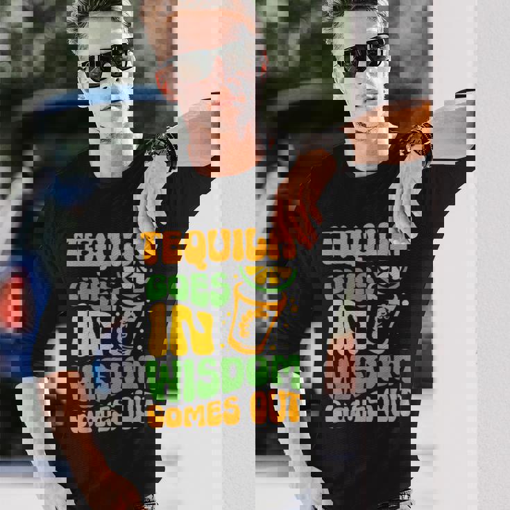 テキーラが知恵を生む 酒飲み ドリンク 飲酒 テキーラ 長袖Tシャツ 彼への贈り物