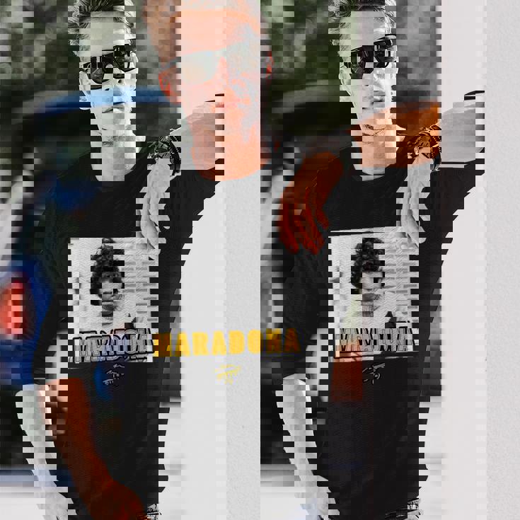 ディエゴ・マラドーナ・ヤング 長袖Tシャツ 彼への贈り物