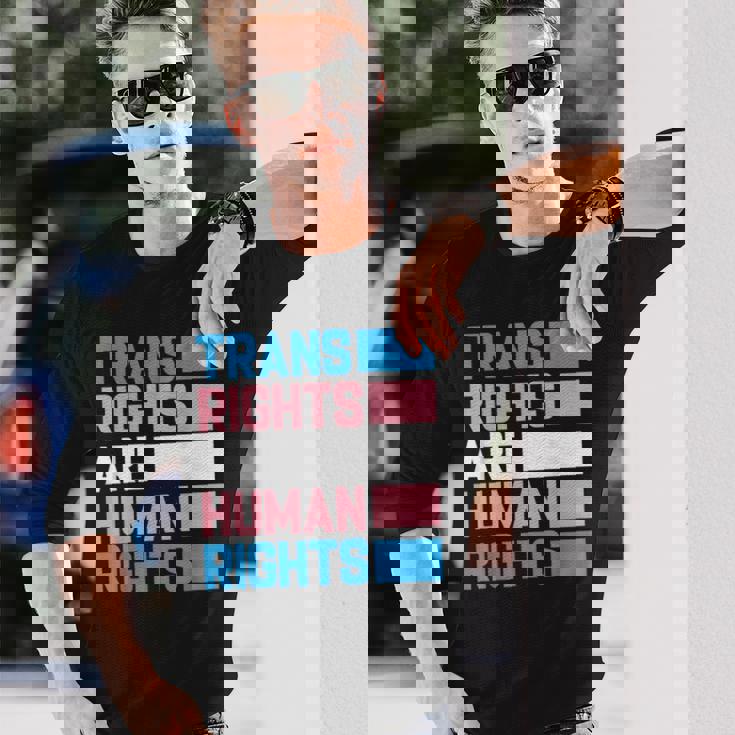 トランスライツは人権トランスジェンダープライドフラッグ 長袖Tシャツ 彼への贈り物