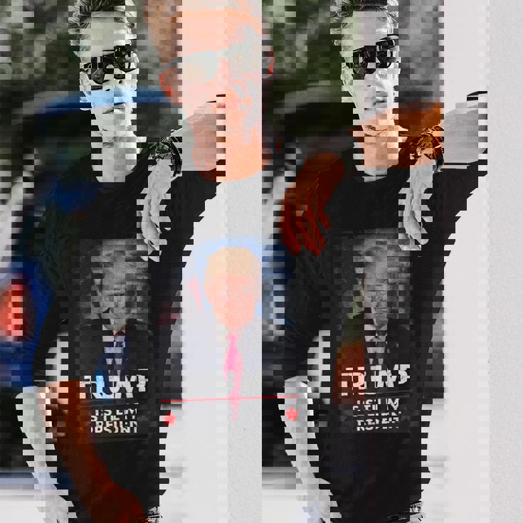 トランプはまだ私の大統領です 長袖Tシャツ 彼への贈り物