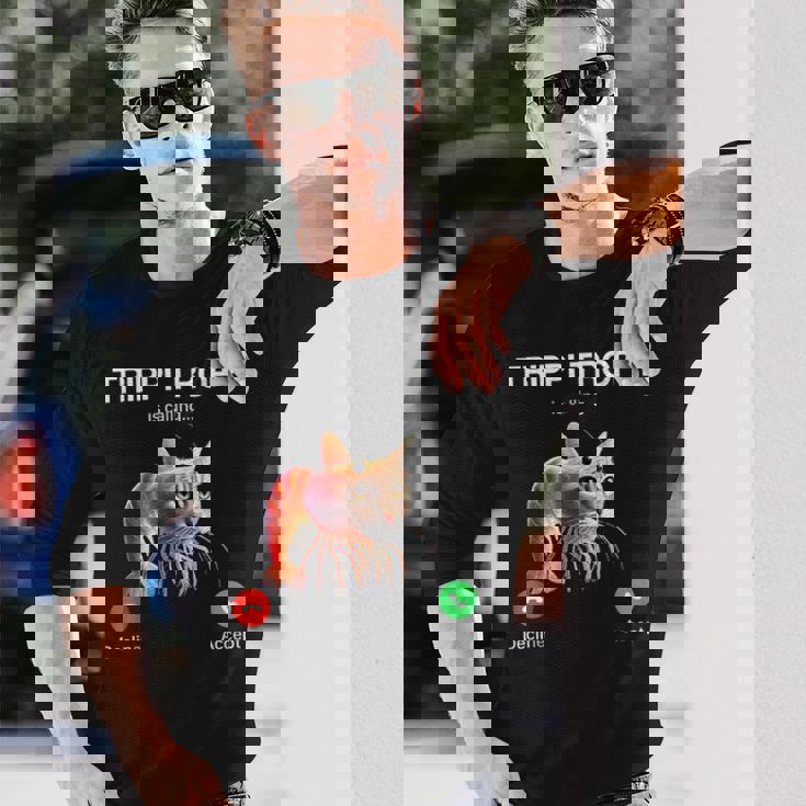 トリッピ・トロッピはブレインロット・イタリアン・ブレインロット・ミームを呼んでいる。 長袖Tシャツ 彼への贈り物