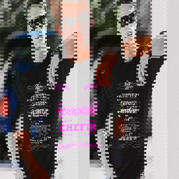 ドイツ語のテキスト「Gleichzeitig Prinzessin Chefin」と書かれた最高のシェフィンの言葉 長袖Tシャツ 彼への贈り物