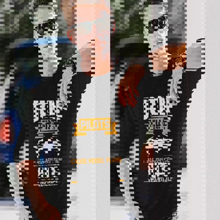 ドローンパイロットはモデル飛行機のパイロットのドローンを引き起こす 長袖Tシャツ 彼への贈り物