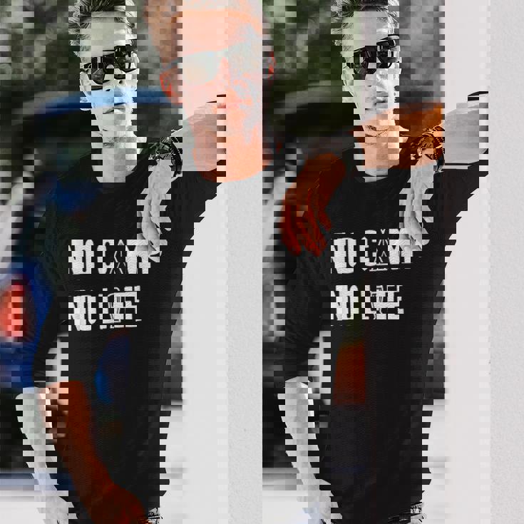 ノーキャンプノーライフ キャンプ好き アウトドア好き アウトドア趣味 クール キャンプ テント 長袖Tシャツ 彼への贈り物