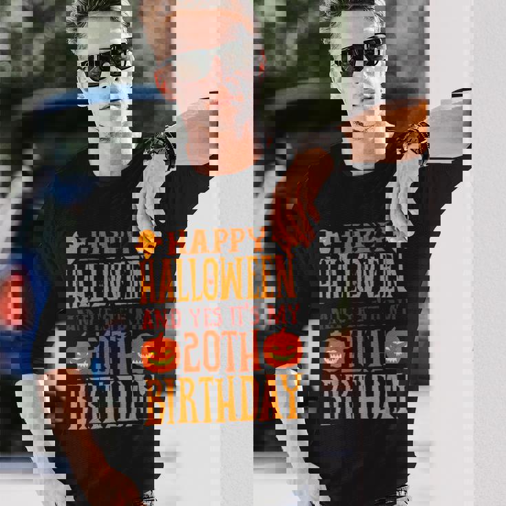 ハッピーハロウィンそしてはい、私の20歳の誕生日です 長袖Tシャツ 彼への贈り物