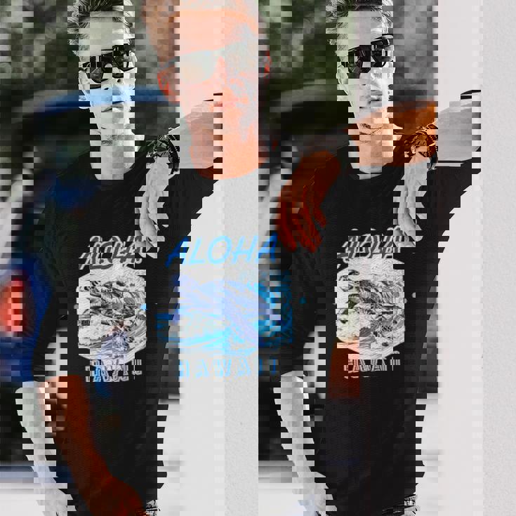 ハワイ ハワイアン ワイキキビーチ サーフボート ヤシの木 アロハ 夏 風景 海好き ウミガメ 波乗り 長袖Tシャツ 彼への贈り物