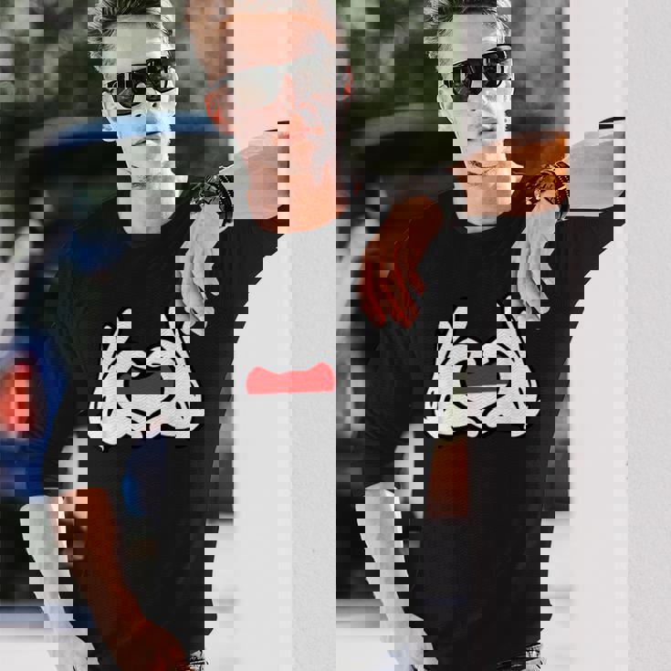 ハートを形作る漫画の手 インドネシア国旗 長袖Tシャツ 彼への贈り物