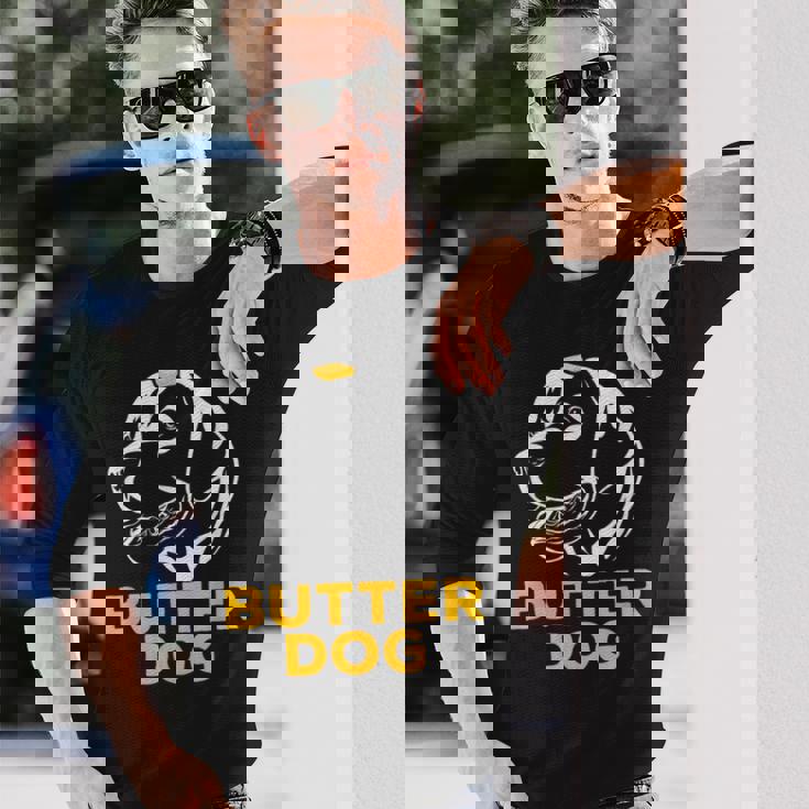 バター犬-彼のバターと一緒に犬面白いミーム 長袖Tシャツ 彼への贈り物