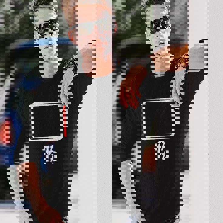 バッテリー1シャツ。バッテリーハート。充電済みバッテリーは空です。 長袖Tシャツ 彼への贈り物