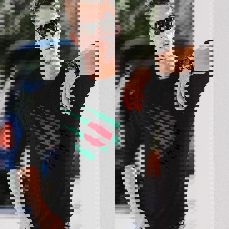 バングラデシュ国旗 バングラデシュ ルーツ 爪 バングラデシュ プライド 長袖Tシャツ 彼への贈り物