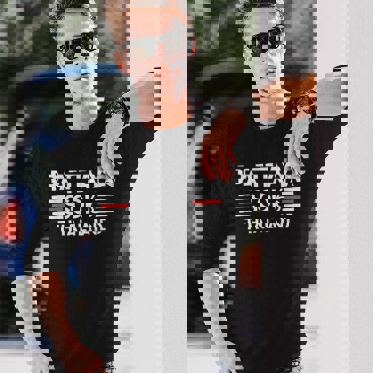 パタヤ・ソイ6 タイバー・パブ・パーティー・グラフィック 長袖Tシャツ 彼への贈り物