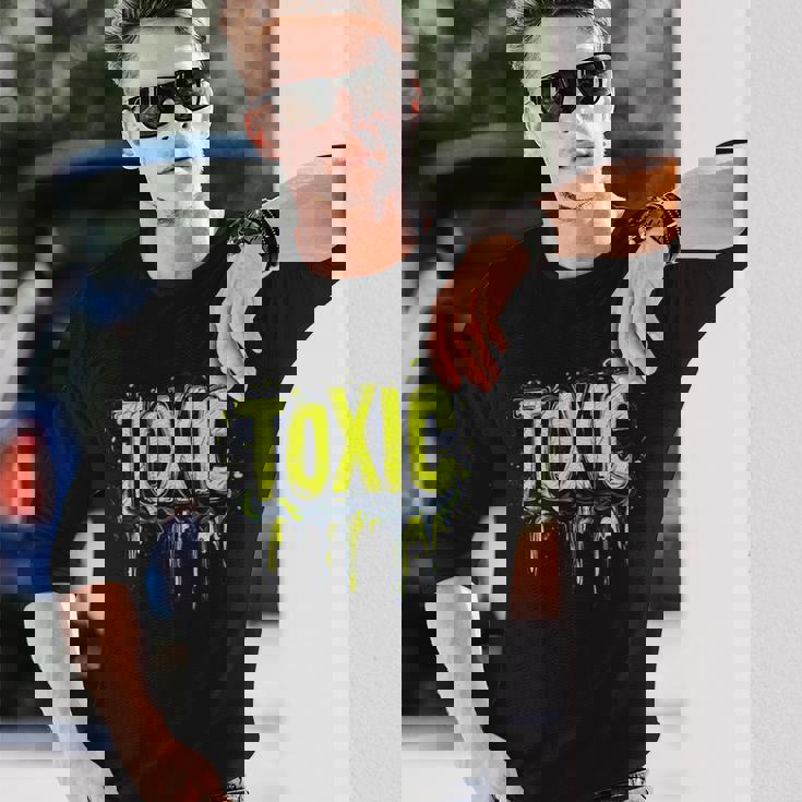 パワフルなエッジコスチュームのための大胆な有毒ステートメント。 長袖Tシャツ 彼への贈り物