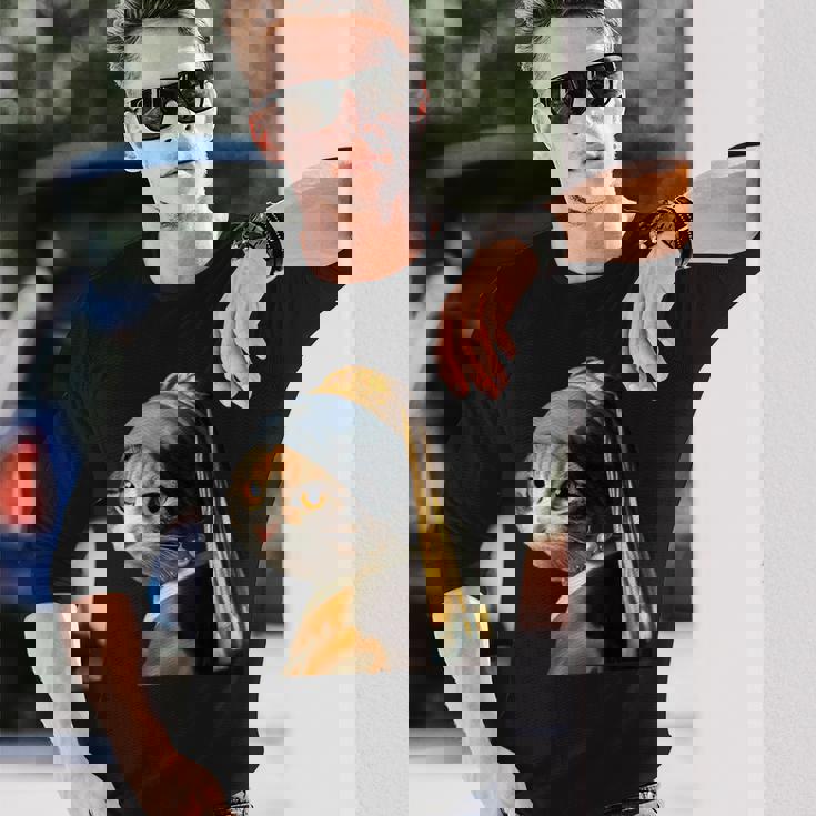 パールイヤリング付き猫 フェルメール 長袖Tシャツ 彼への贈り物