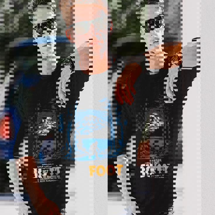 ビッグフット都市神話伝説マウントレイナー国立公園 長袖Tシャツ 彼への贈り物