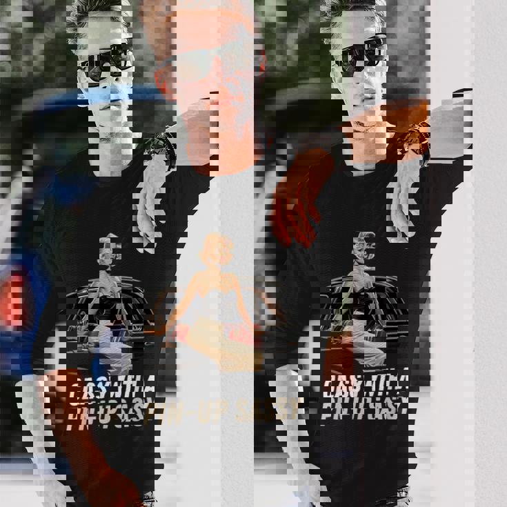 ピンナップガール クラシック オールドカー クラッシー ピンナップ生意気付き 長袖Tシャツ 彼への贈り物