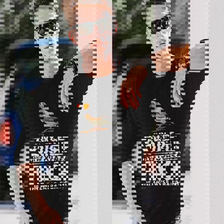 フィンチになれない限り、自分らしくいてください 面白いキンカチョウ 長袖Tシャツ 彼への贈り物