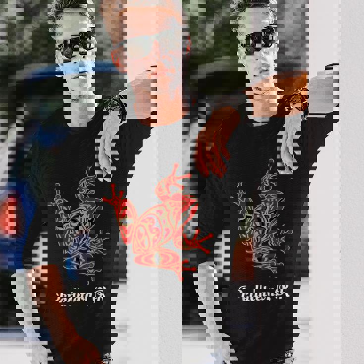 ペンドルトン、またはレッドブラックフロッグ ネイティブアメリカン パシフィックnw 長袖Tシャツ 彼への贈り物