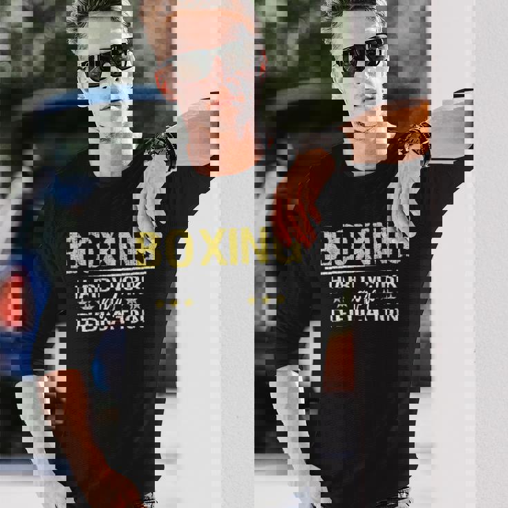 ボクシングハードワークと献身 キックボクシングジムボクサー 長袖Tシャツ 彼への贈り物