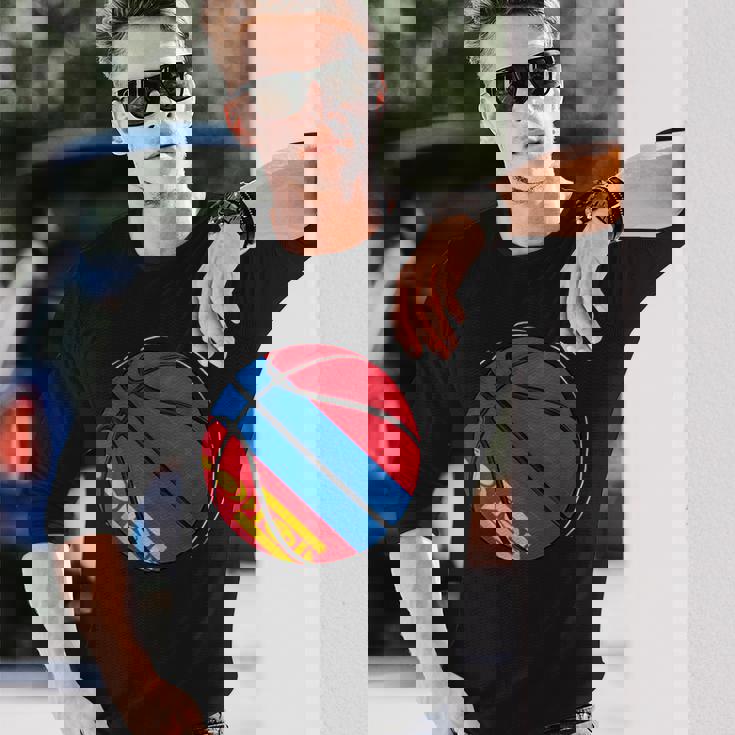 モンゴルの国旗が付いたバスケットボールボール 長袖Tシャツ 彼への贈り物