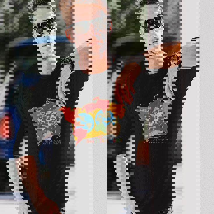 モンテッソーリ大陸の地図 長袖Tシャツ 彼への贈り物