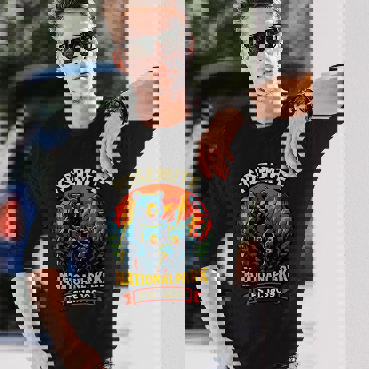 ヨセミテ国立公園 クマの家族 Est 1890 サンセットアート 長袖Tシャツ 彼への贈り物