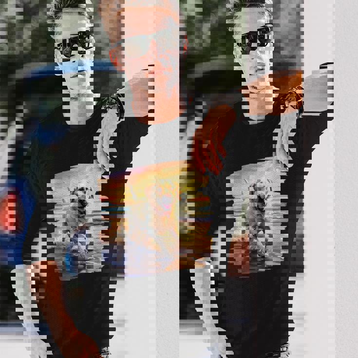 ラブラドールオンザビーチ、ラボ、犬、ラブラドール子犬 長袖Tシャツ 彼への贈り物