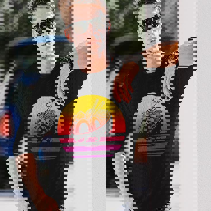 ラーメン レトロスタイル ビンテージ 長袖Tシャツ 彼への贈り物