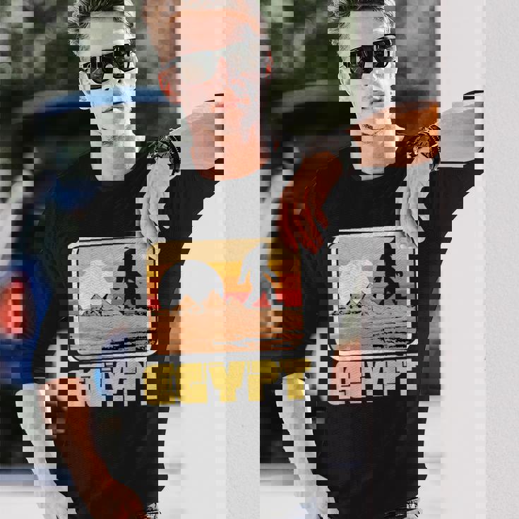 レトロ ビッグフット & ピラミッド エジプト サスカッチ グラフィック 長袖Tシャツ 彼への贈り物