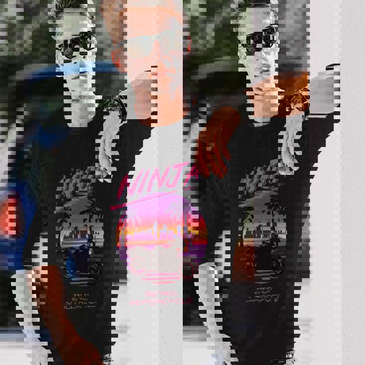 ヴィンテージ Ninja スポーツバイク スーパースポーツ 80S 映画 シンセウェーブ マイアミ バイス シティー 長袖Tシャツ 彼への贈り物