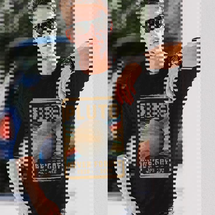 ヴィンテージ 冥王星 Never Forget 2006 天文学 天体物理学 面白い 長袖Tシャツ 彼への贈り物