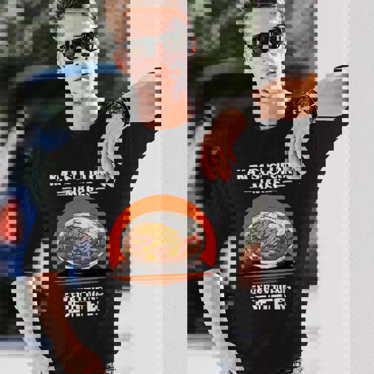 ヴィンテージかつカレーがすべてをより良くするレトロ。 長袖Tシャツ 彼への贈り物