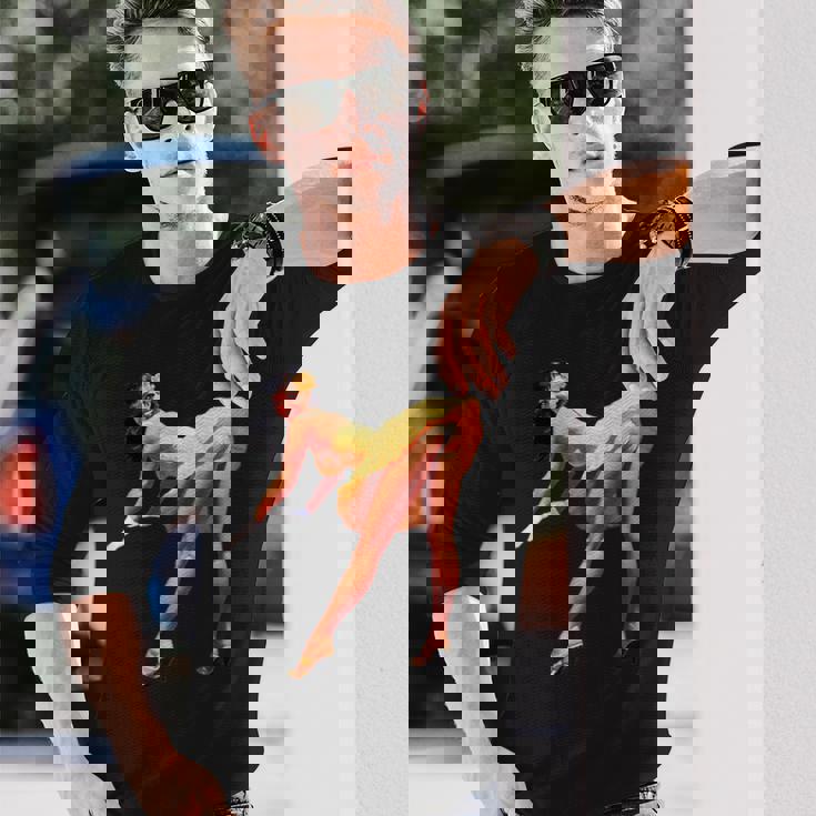 ヴィンテージピンナップガール、セクシードレス。メンズ、レディース。 長袖Tシャツ 彼への贈り物