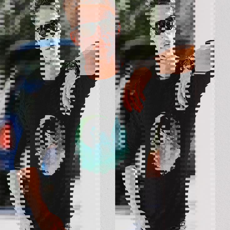 三日月の下で遠吠えするオオカミ 野生動物 長袖Tシャツ 彼への贈り物