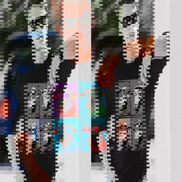 不機嫌そうな牛、エッジの効いた牛のグラフィックデザイン 牛好き向け 長袖Tシャツ 彼への贈り物