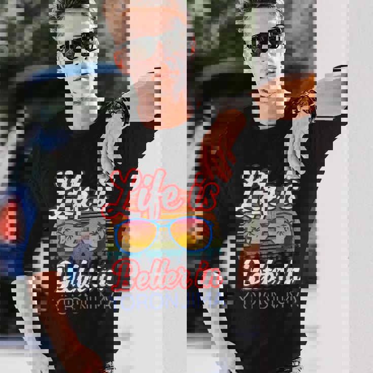 与論島おみやげ 与論島ビーチリゾートでの生活はもっといい 長袖Tシャツ 彼への贈り物