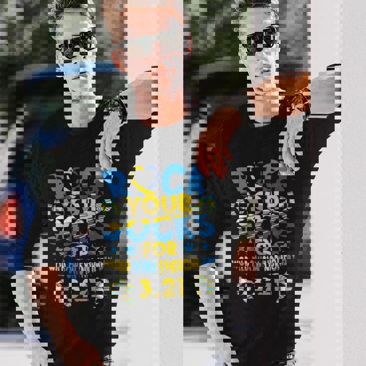 世界ダウン症デー321啓発に向けて、靴を履いて頑張ろう 長袖Tシャツ 彼への贈り物