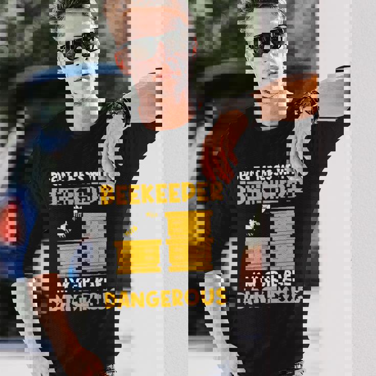 収穫養蜂家 これらを植えてミツバチを救いましょう 長袖Tシャツ 彼への贈り物