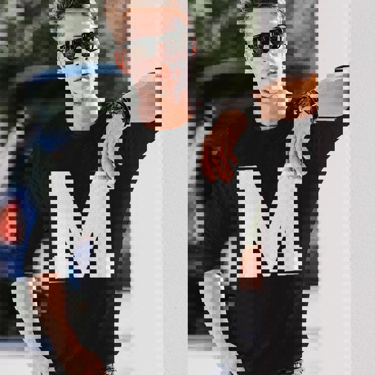 大文字 M アルファベットモノグラム イニシャル 長袖Tシャツ 彼への贈り物