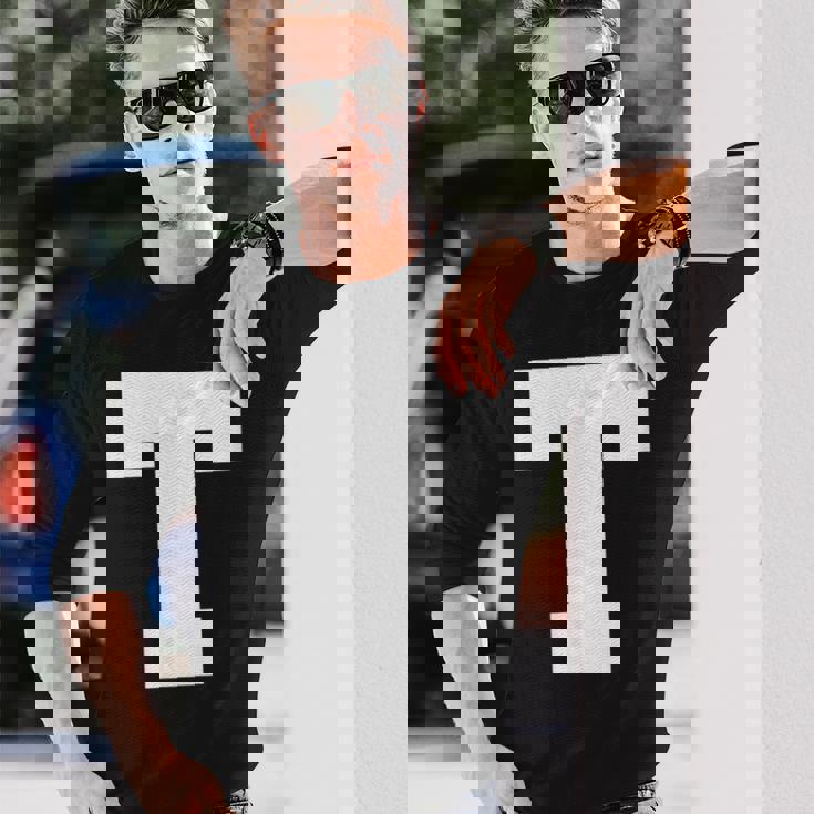 大文字tアルファベットモノグラムイニシャル 長袖Tシャツ 彼への贈り物