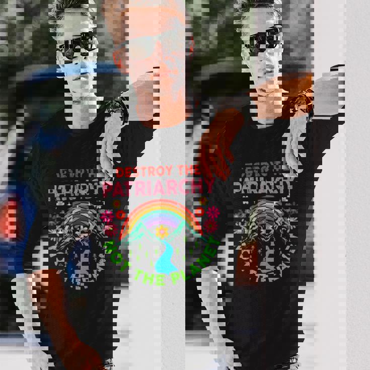 家父長制を破壊するのは地球ではない フェミニストへの贈り物 フェミニズム 長袖Tシャツ 彼への贈り物