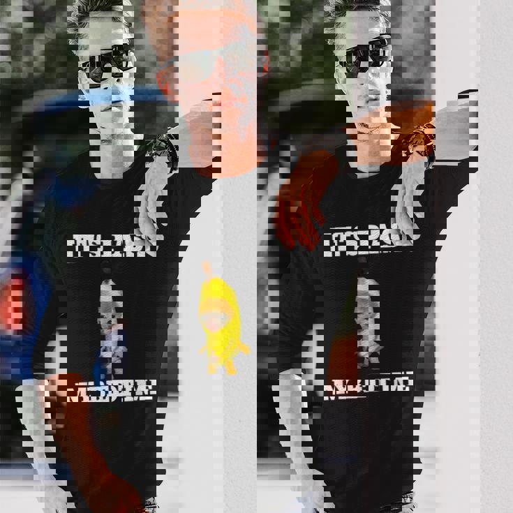 寝る時間が過ぎた面白い猫のミーム 長袖Tシャツ 彼への贈り物