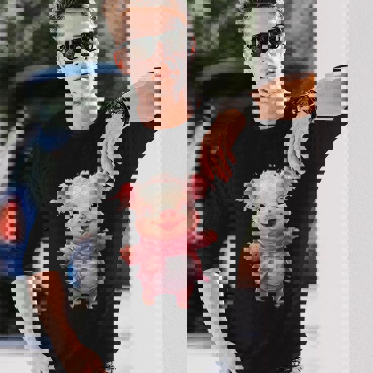 帽子とスカーフを着た豚のクリスマスプレゼント 長袖Tシャツ 彼への贈り物