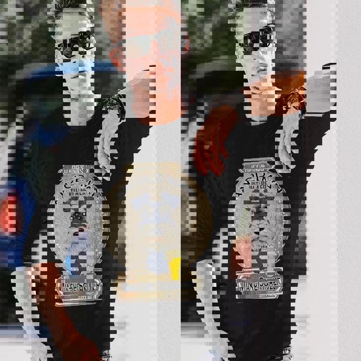 幸せはビールを持った老人にある ミニチュア・シュナウザー 長袖Tシャツ 彼への贈り物