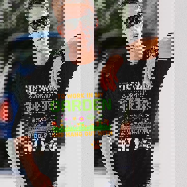 庭で働いて犬とたむろしたい 長袖Tシャツ 彼への贈り物