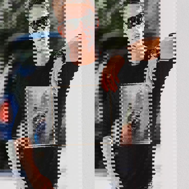 怖いアライグマのセルフィーとビッグフット&面白いサスカッチ。 長袖Tシャツ 彼への贈り物