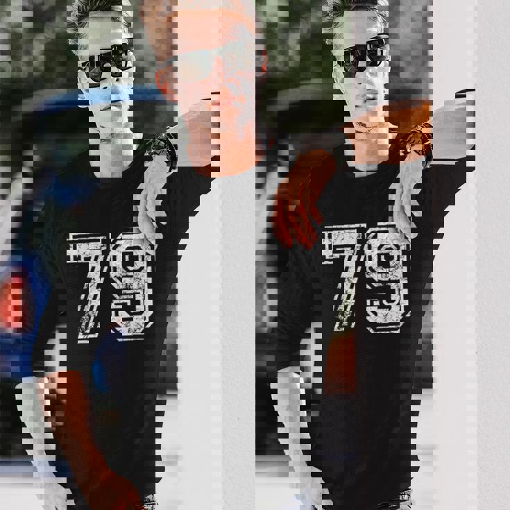 数字 79 ヴィンテージ 1979 誕生日 ヴィンテージ風 長袖Tシャツ 彼への贈り物