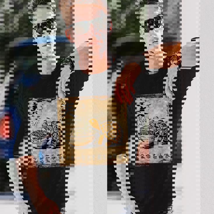 日本の古典的な洞窟石アートベビータートルラーメン 長袖Tシャツ 彼への贈り物