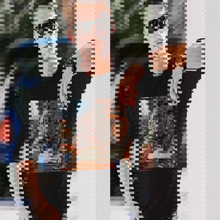 書斎でワイマラナー犬を書く詩 3 長袖Tシャツ 彼への贈り物